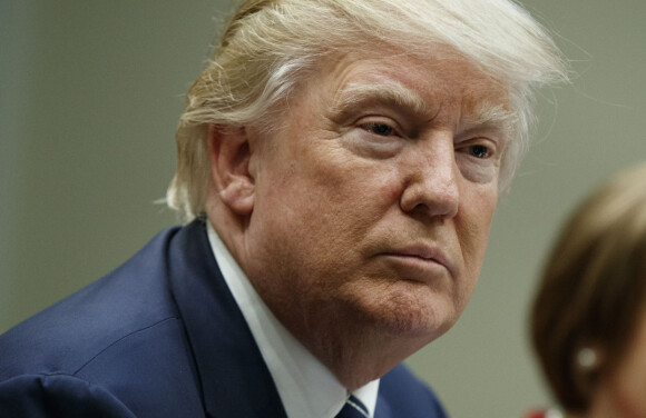 image: Trump bekrefter det mange har mistenkt: - Jeg tvitrer fra senga